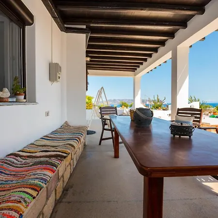 Prázdninový dům Sea View Traditional Komia